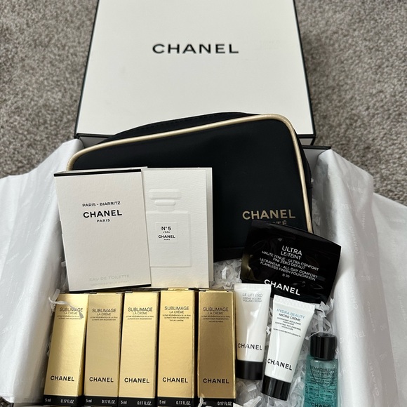 CHANEL Skincare Collection - Black, Gold, and White - Picture 1 of 5